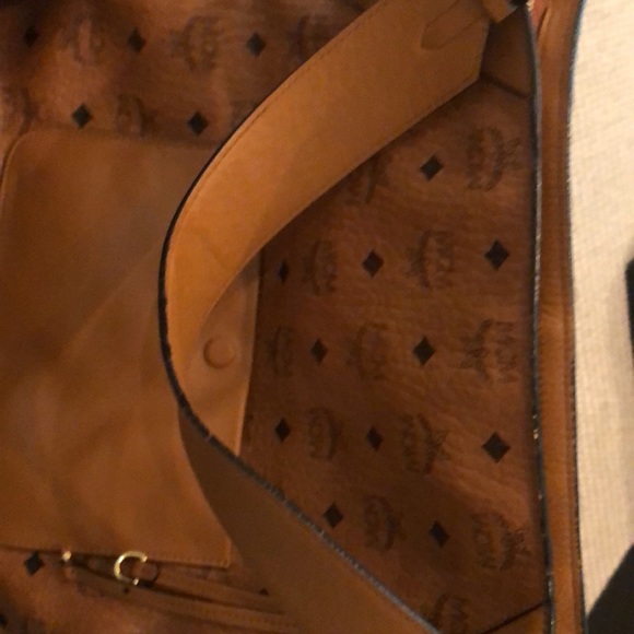 Large bucket bag. Leather - Picture 7 of 12